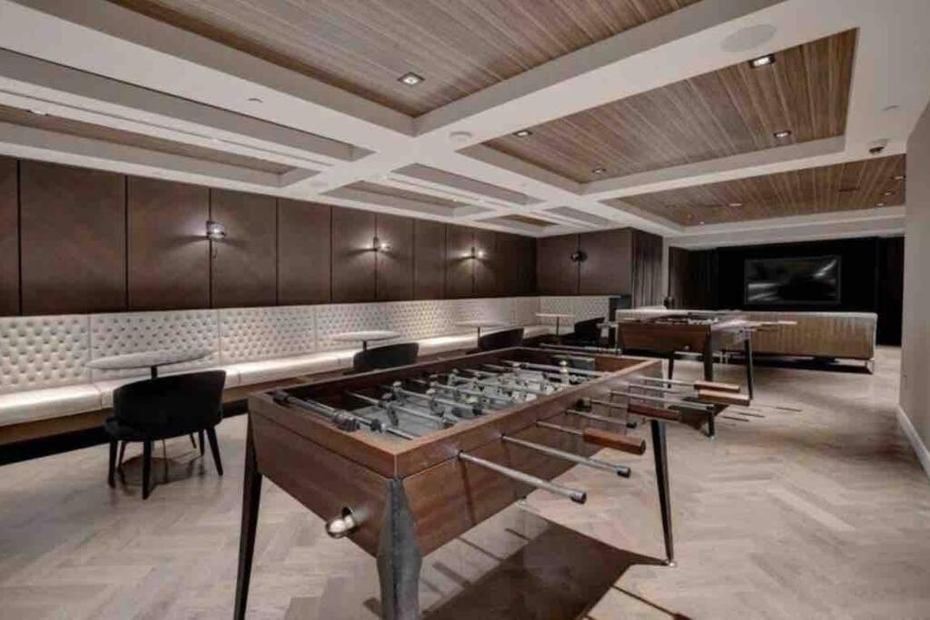 Mind Blowing City View - 2 Beds - Pool & Spa - Downtown Montréal Exterior foto